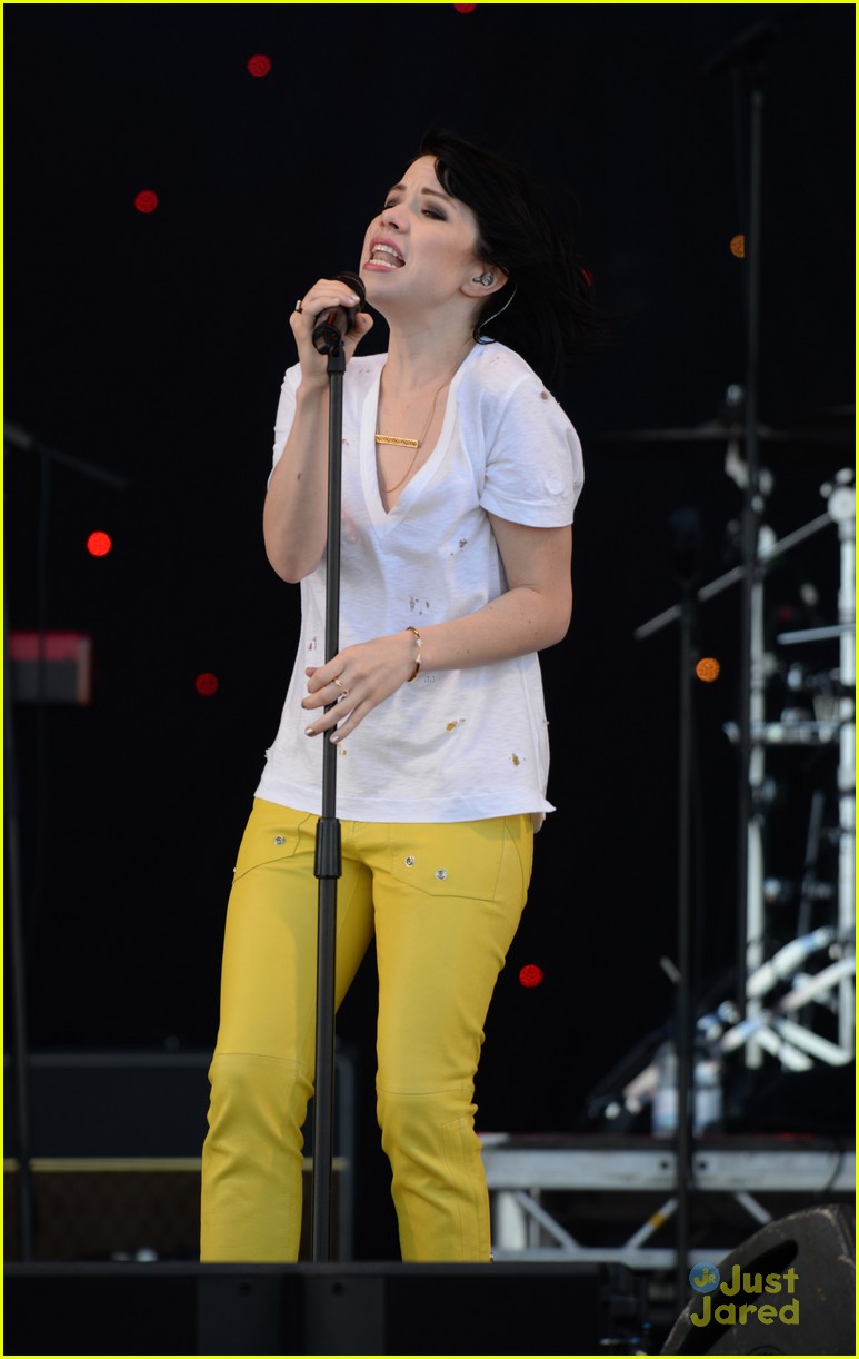 Carly Rae Jepsen Has A Party In Portsmouth Photo 843233 Photo Gallery Just Jared Jr 