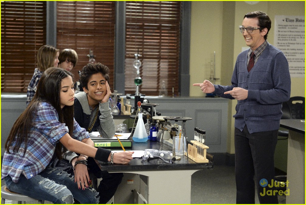 Full Sized Photo of ravi crush vamps stills jessie tonight 01 Ravi Is Crushing Major On A