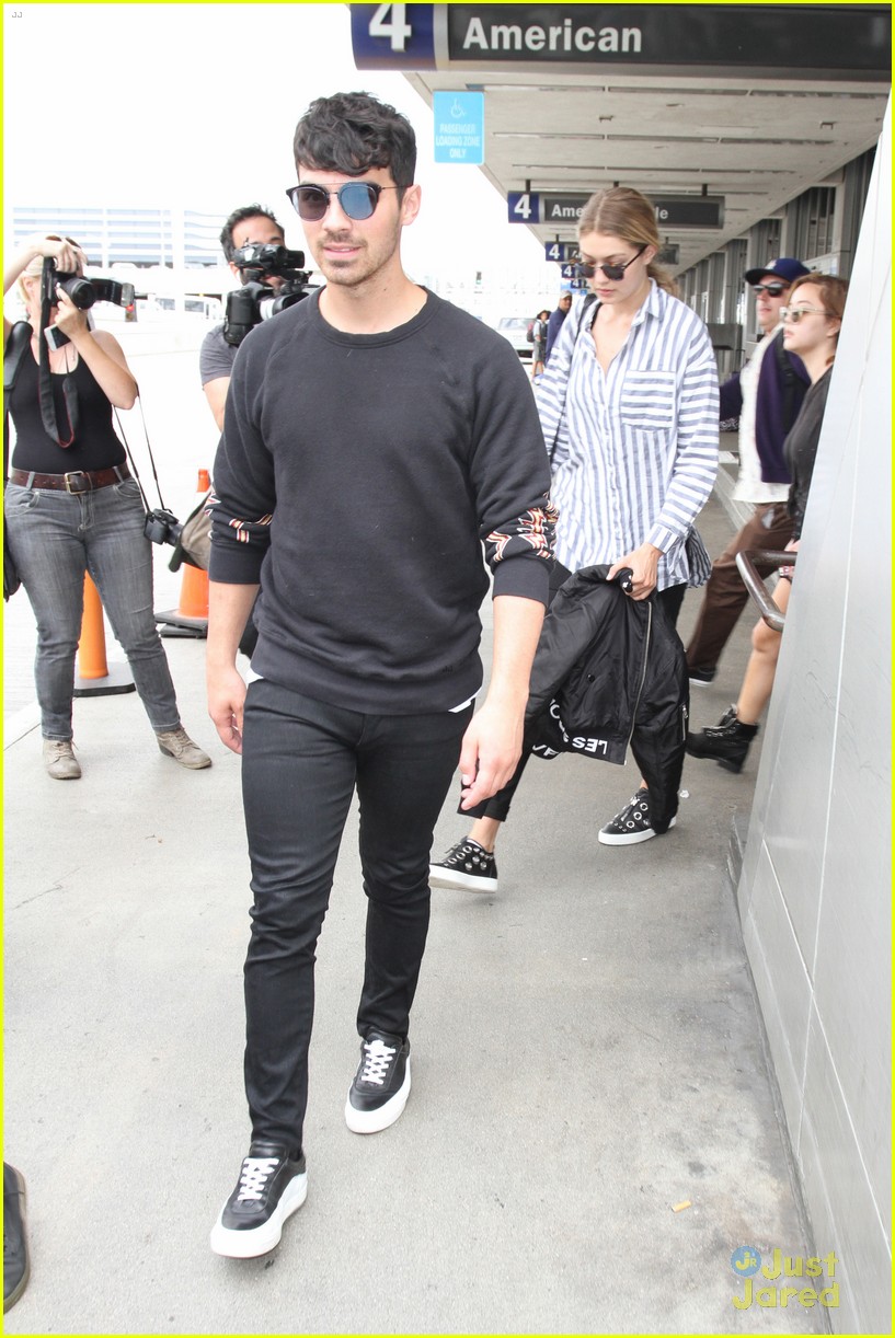 Full Sized Photo of joe jonas gigi hadid gi joe cara delevingne 11