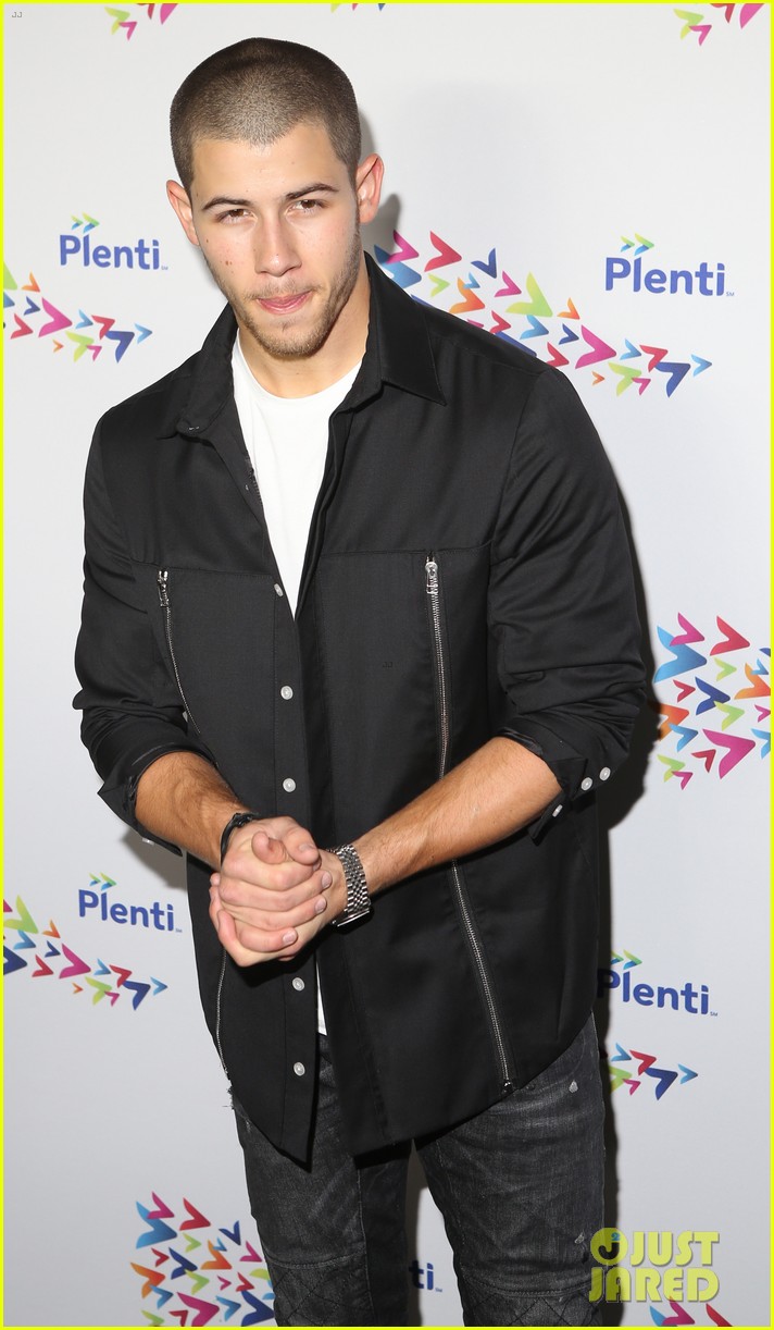nick jonas gets support from brother kevin wife danielle deleasa at plentitogether live 01