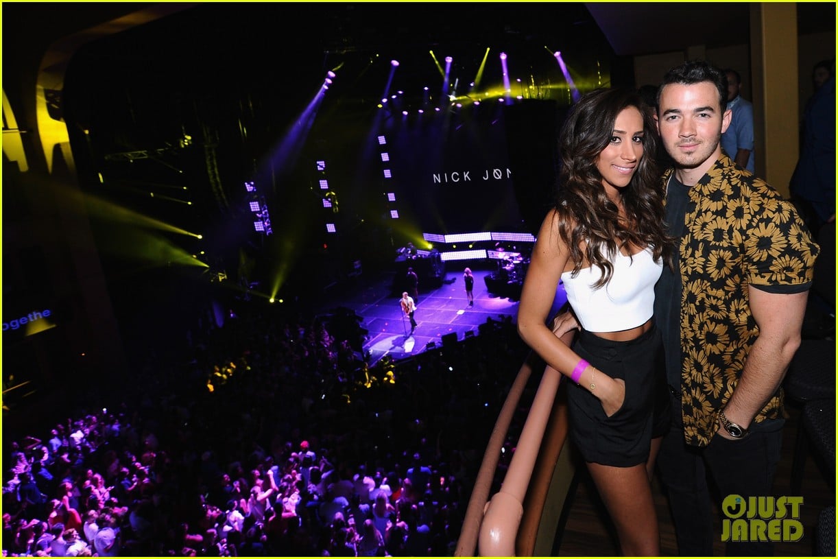 nick jonas gets support from brother kevin wife danielle deleasa at plentitogether live 06