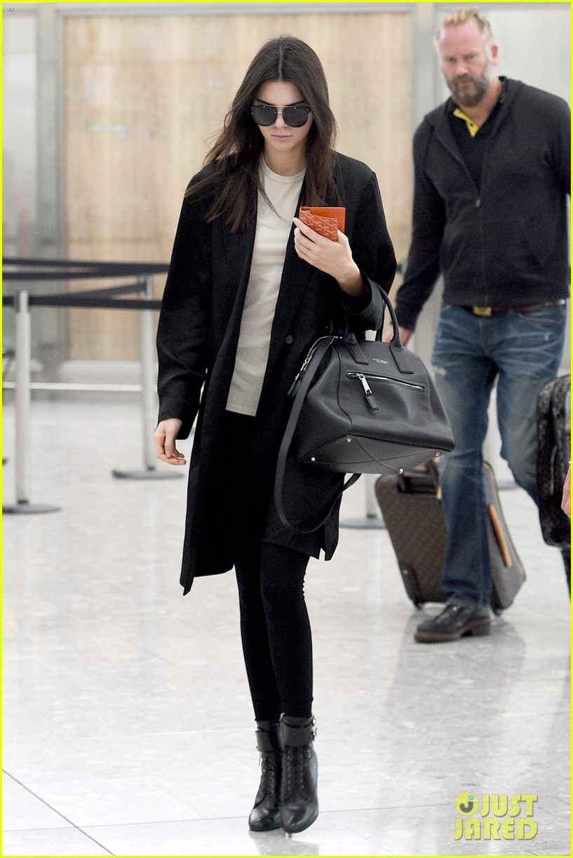 Full Sized Photo of kendall kris jenner airport london 07 | Kendall ...