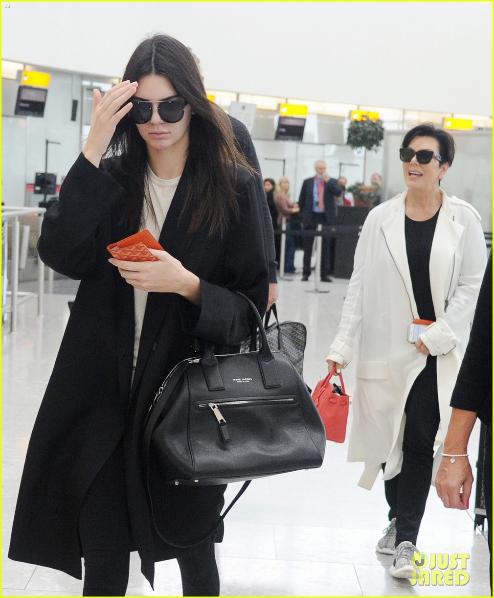 Kendall Jenner Struts Her Stuff at Heathrow Airport | Photo 838234