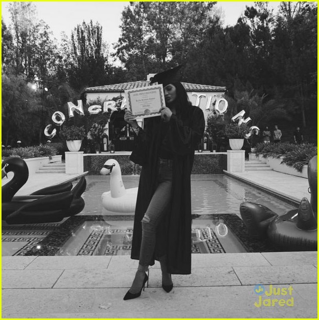 Kendall And Kylie Jenner Celebrate High School Graduations Together Photo 842376 Photo 