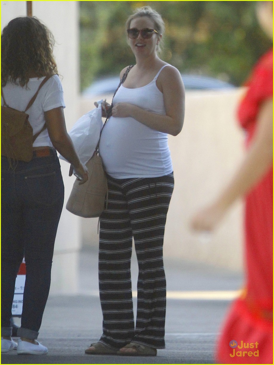 leighton meester displays large baby bump 01