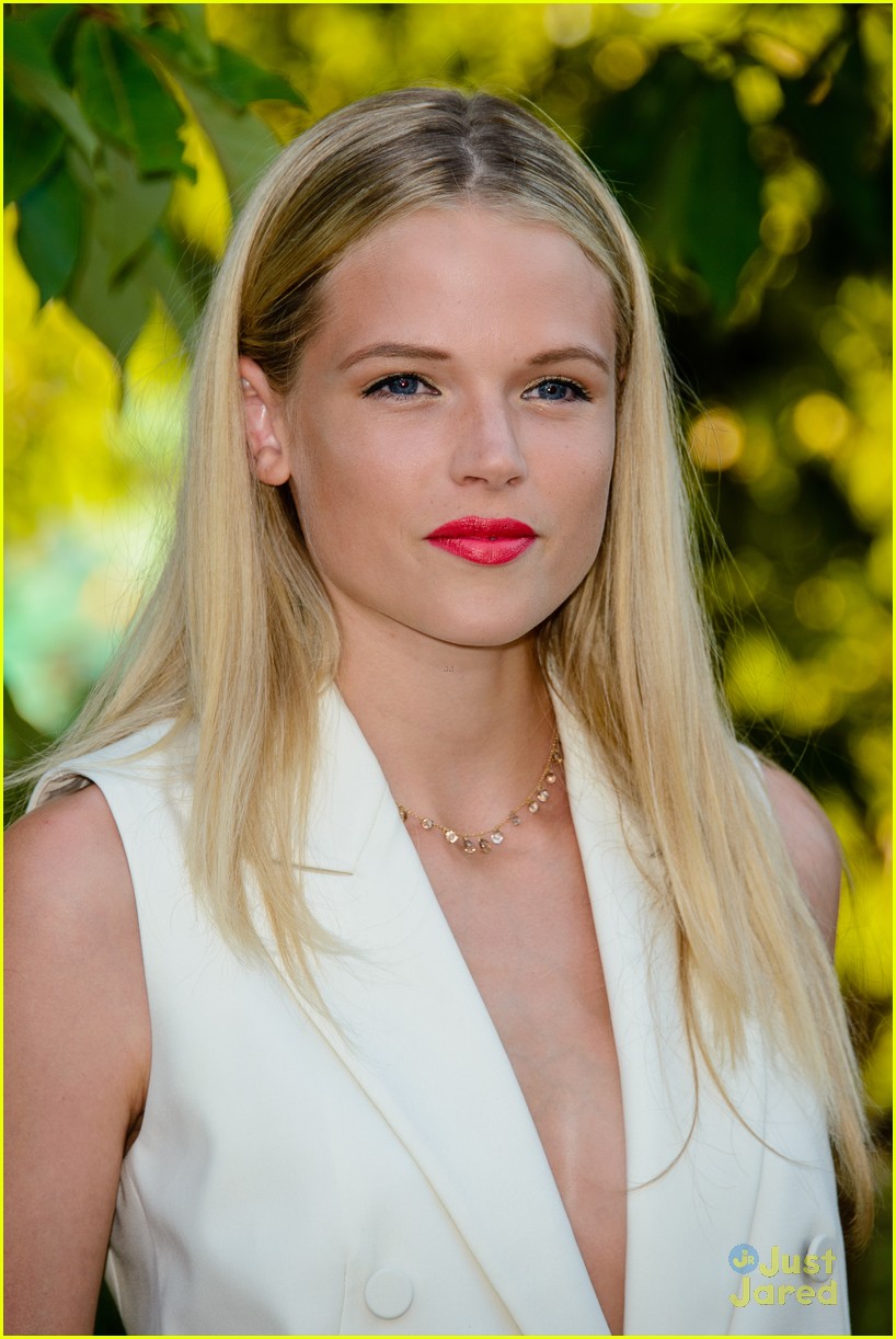 Full Sized Photo of lottie moss gabriella wilde serpentine gallery