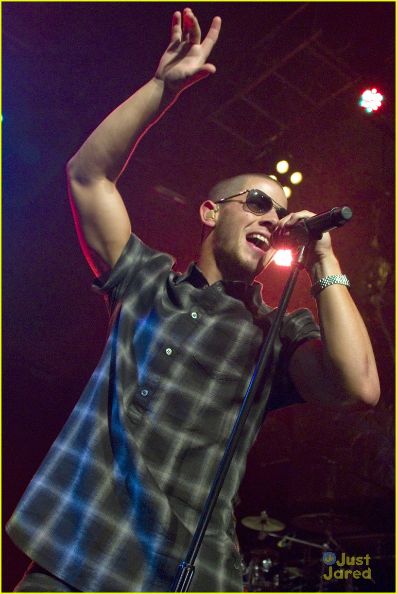 Nick Jonas Lights London On Fire At O2 Academy - See Concert Pics ...