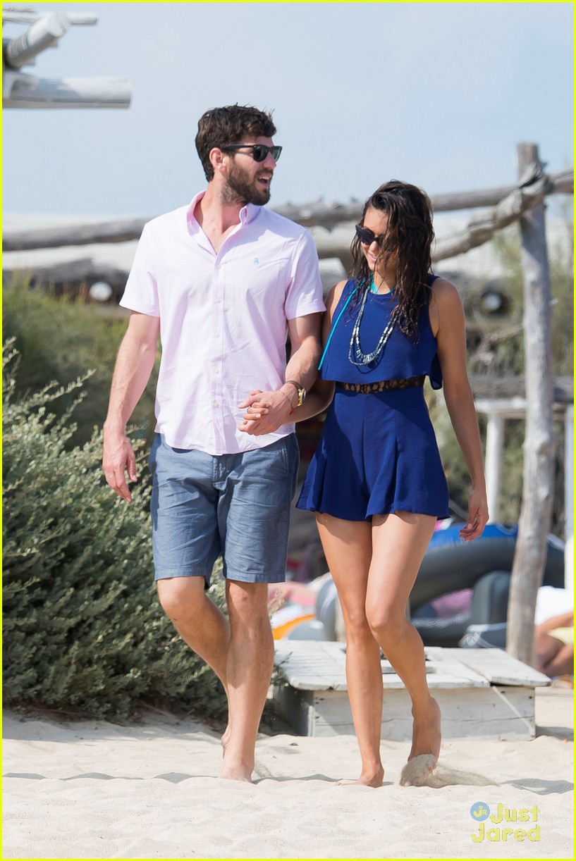 Nina Dobrev Gets a Piggyback Ride from Boyfriend Austin Stowell ...