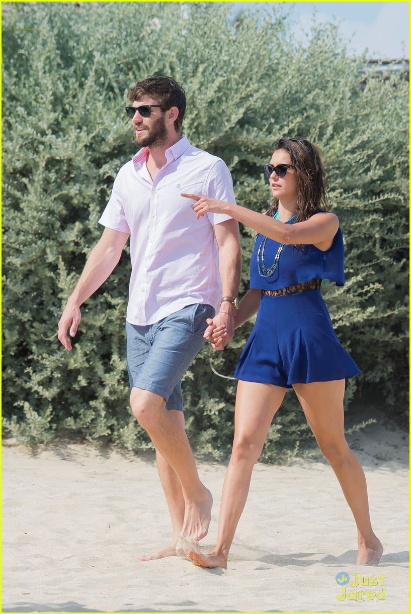 Nina Dobrev Gets a Piggyback Ride from Boyfriend Austin Stowell ...