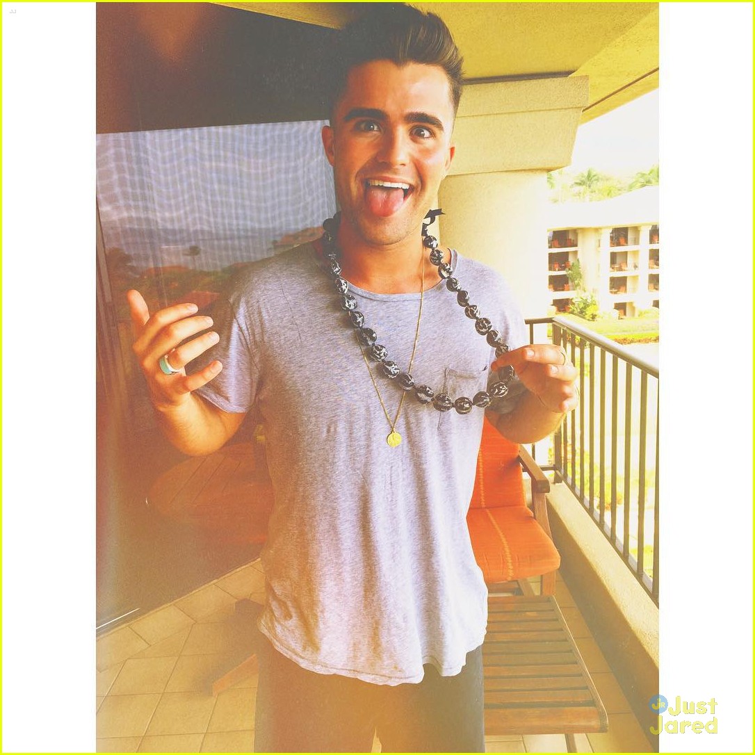 full-sized-photo-of-spencer-boldman-lab-rats-ends-heads-hawaii-10