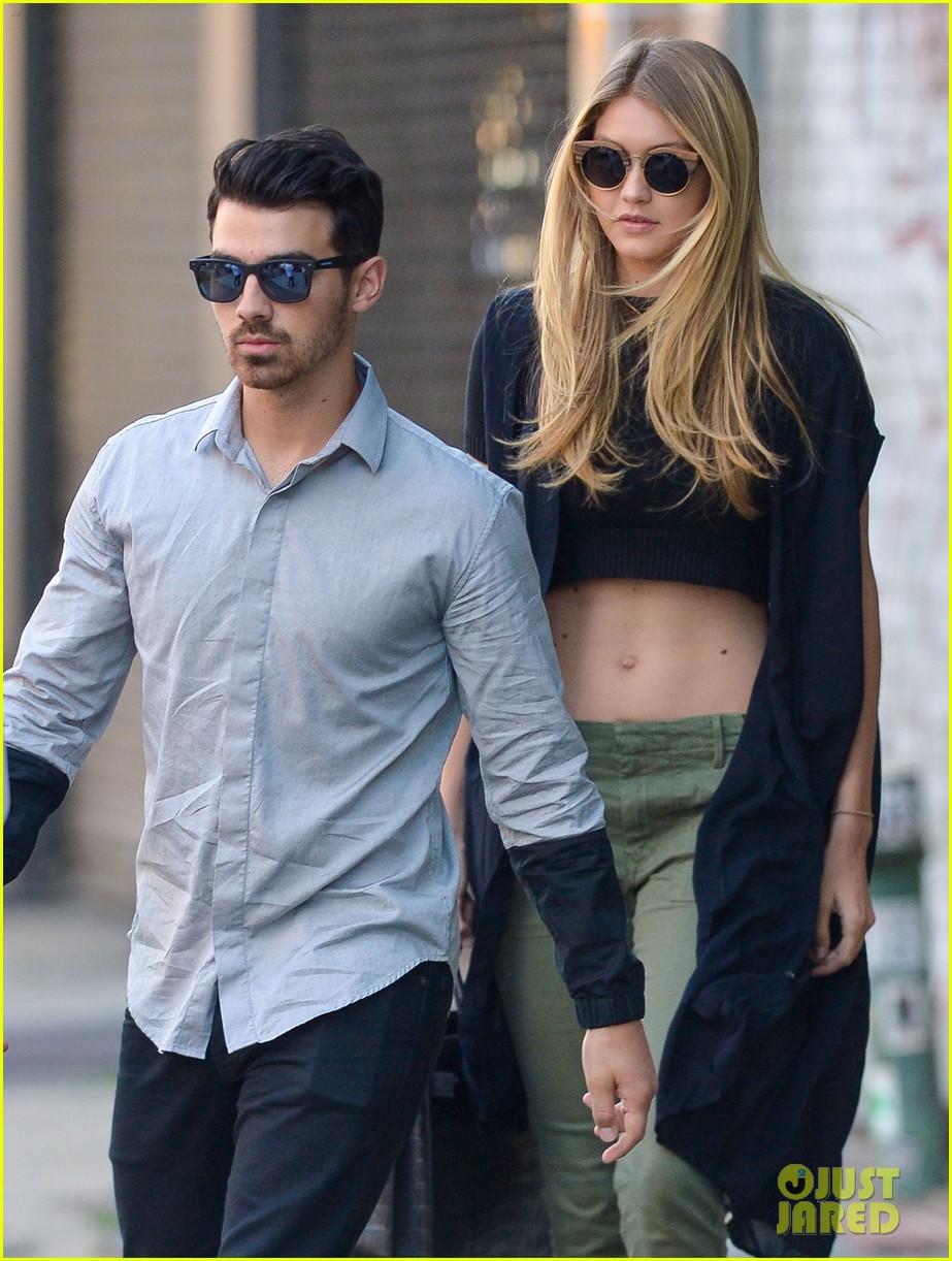 Full Sized Photo of taylor swift brings nick jonas 1989 tour concert 11