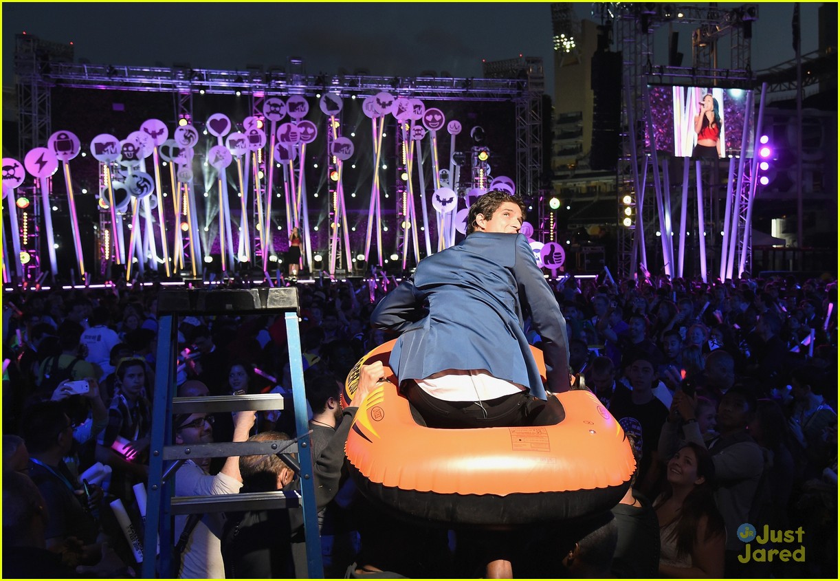 Tyler Posey Goes Shirtless Wears Only Underwear At Comic Con Event Photo 836072 Photo