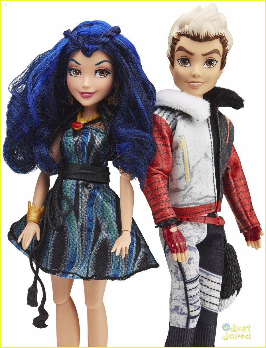 Love Disneys Descendants Mal Evie Carlos And Ben Dolls Win One Here 