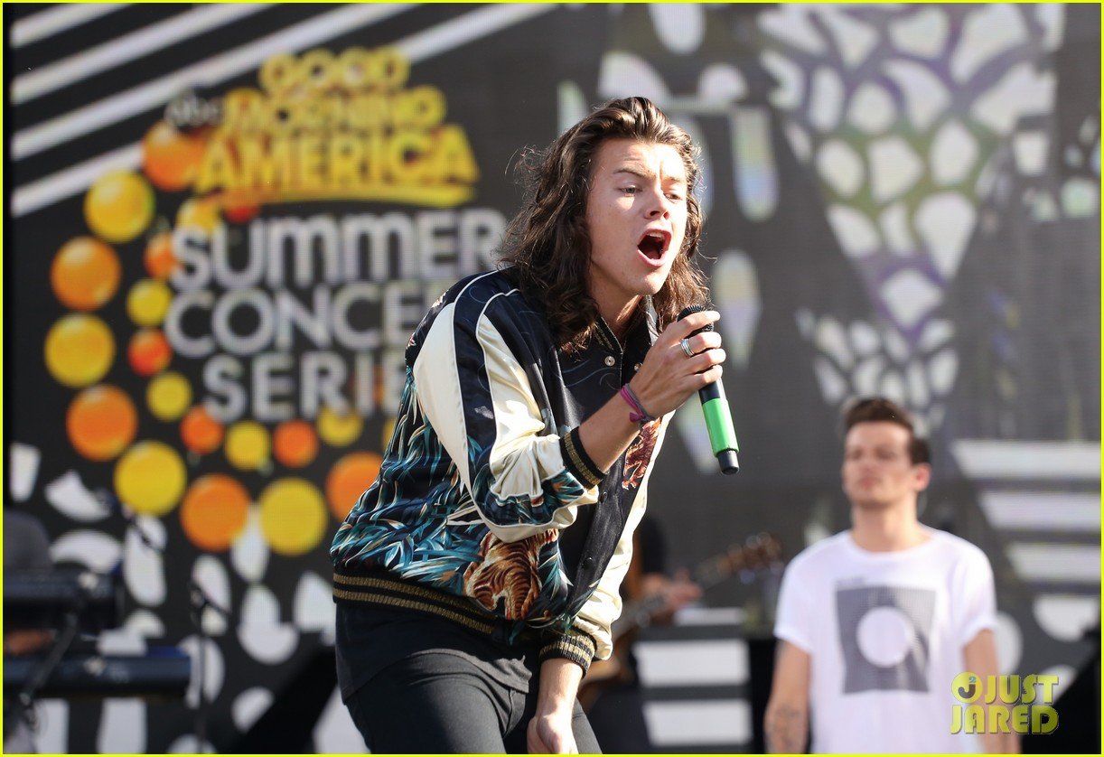 One Direction Performs New Single 'Drag Me Down' on 'Good Morning