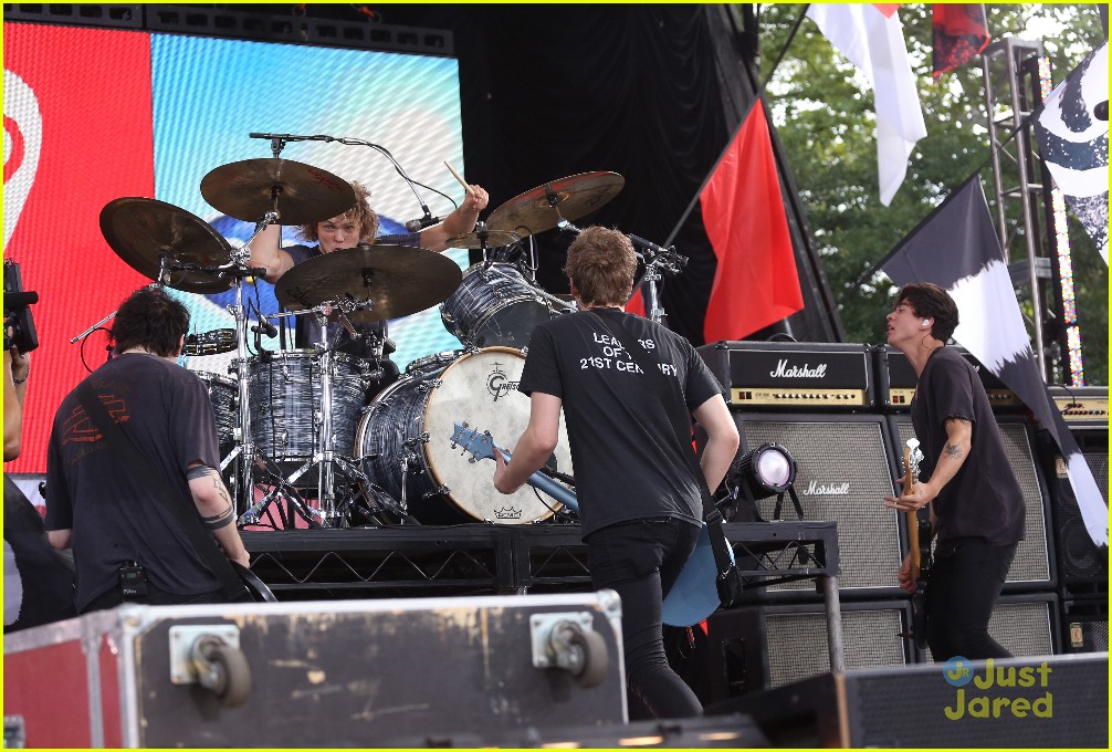 5 Seconds of Summer Perform Epic Concert On Good Morning America Watch Their Performances Now