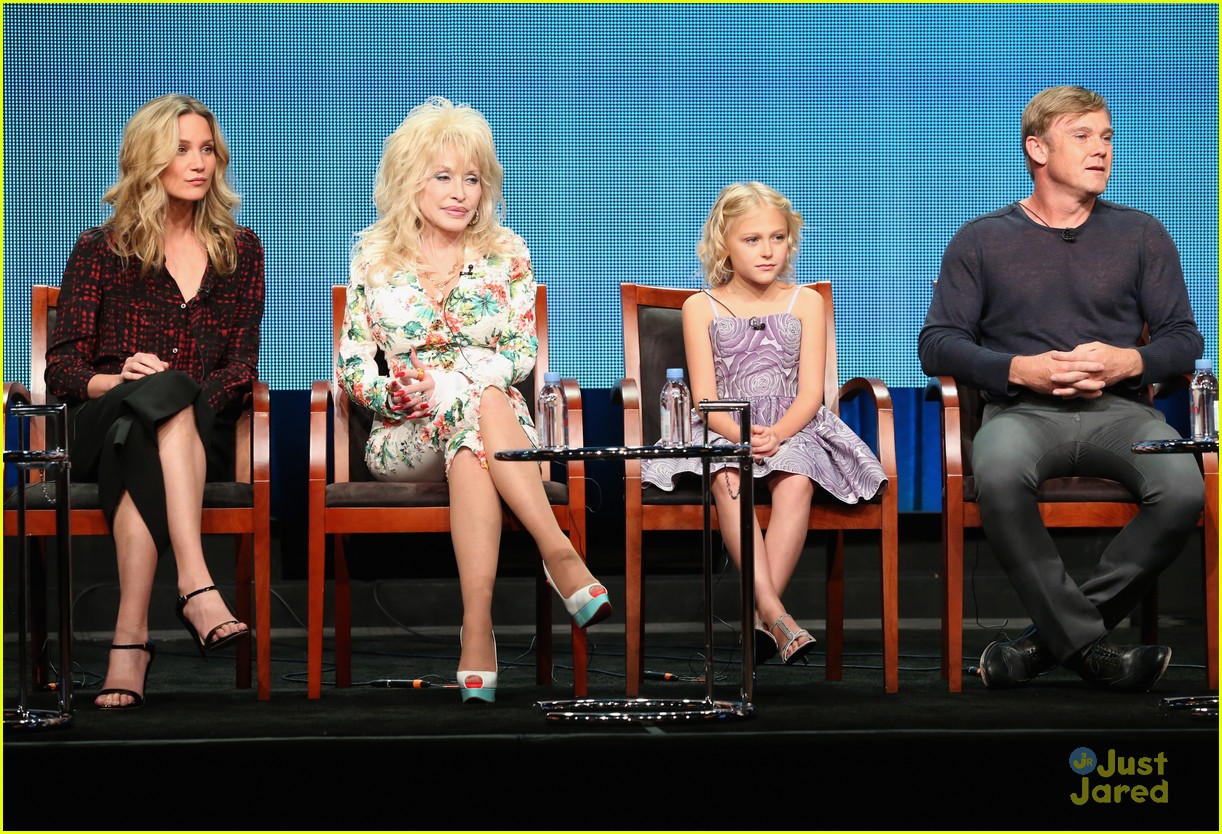 Alyvia Alyn Lind Joins Dolly Parton For Coat Of Many Colors Tca Panel