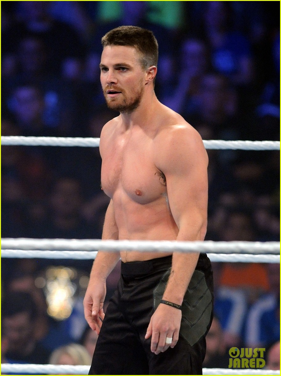 Full Sized Photo Of Stephen Amell Goes Shirtless For Epic Summerslam Fight 01 Stephen Amell