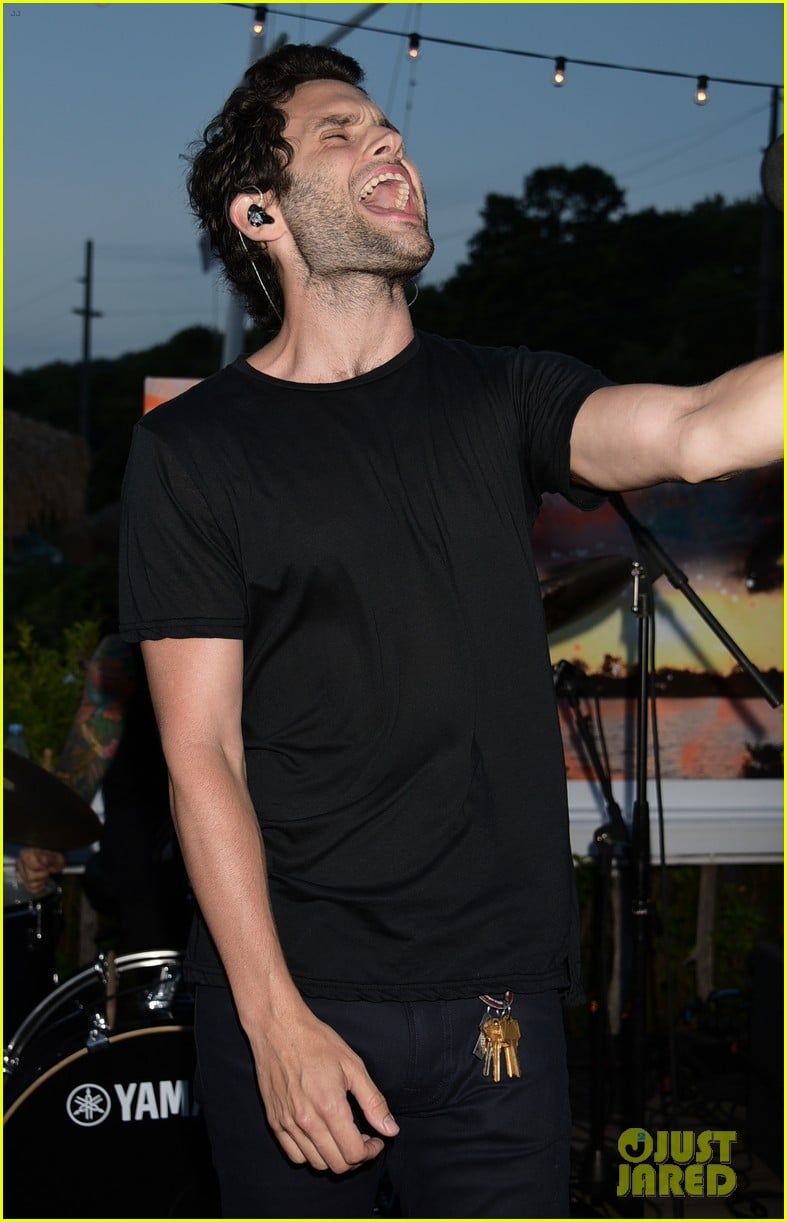 penn badgley hits the stage with mothxr in montauk 04