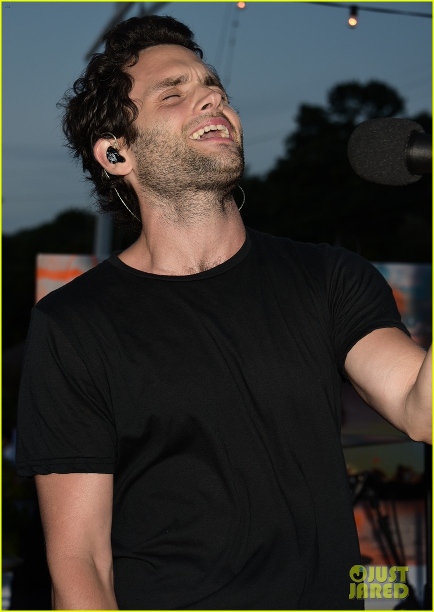 penn badgley hits the stage with mothxr in montauk 10