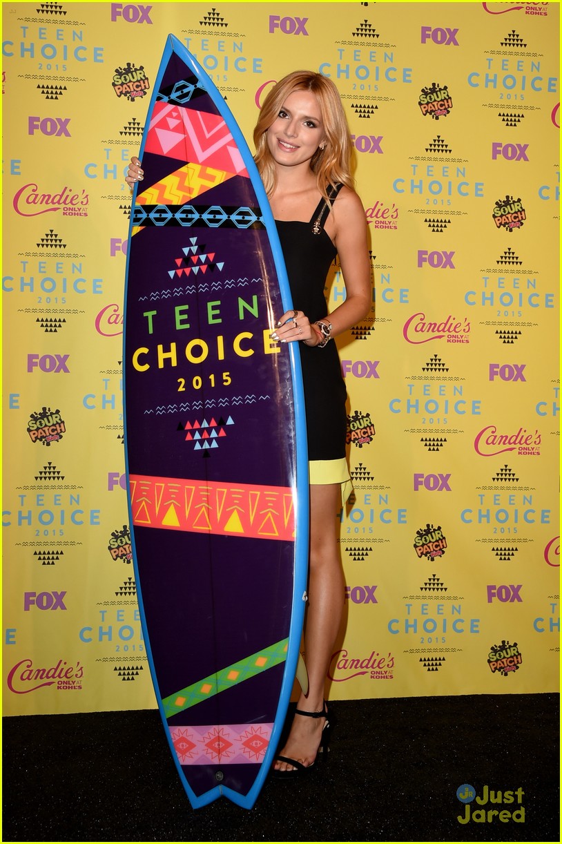 Gregg Sulkin Kisses Bella Thorne At Teen Choice Awards 2015 See The Cute Pics Photo 852406 