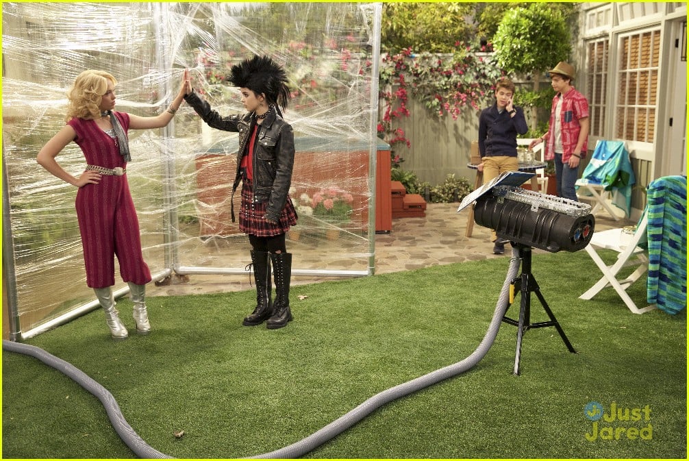 Shelby And Cyd Head Back To The 70s In Best Friends Whenever Tonight Photo 855075 Photo 