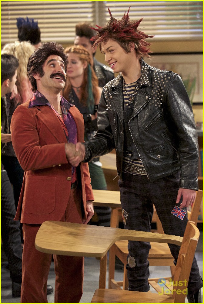 Shelby And Cyd Head Back To The 70s In Best Friends Whenever Tonight Photo 855088 Photo 