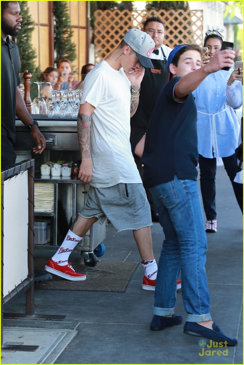 Full Sized Photo of justin bieber skate park mariah carey studio 08 | Justin  Bieber Hits The Skate Park After Working With Mariah Carey In The Studio |  Just Jared Jr.