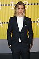 austin butler nate buzolic 2015 mtv vmas 05
