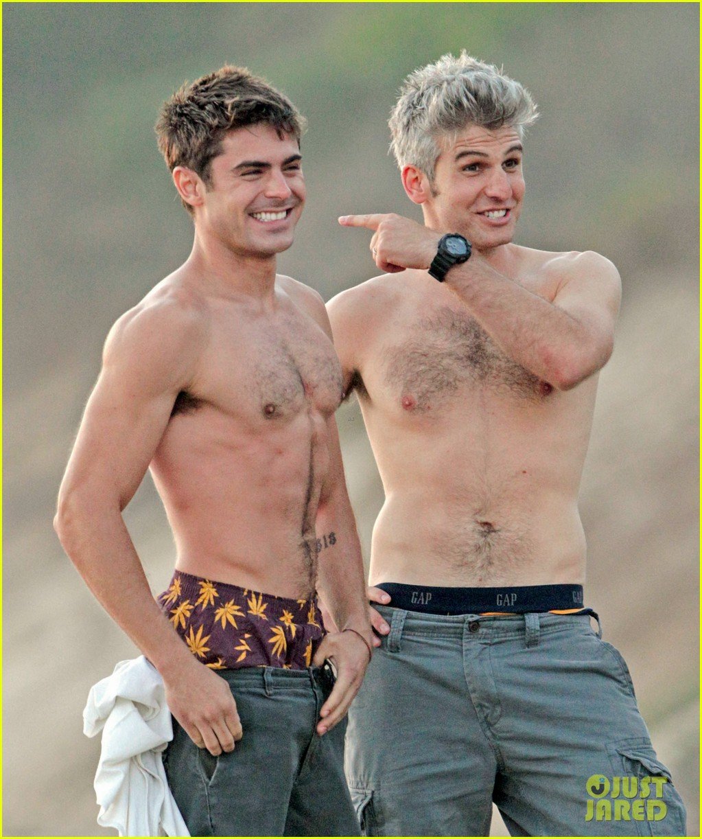 Zac Efron Shirtless On The Set Of Baywatch 206248 Pho 2346