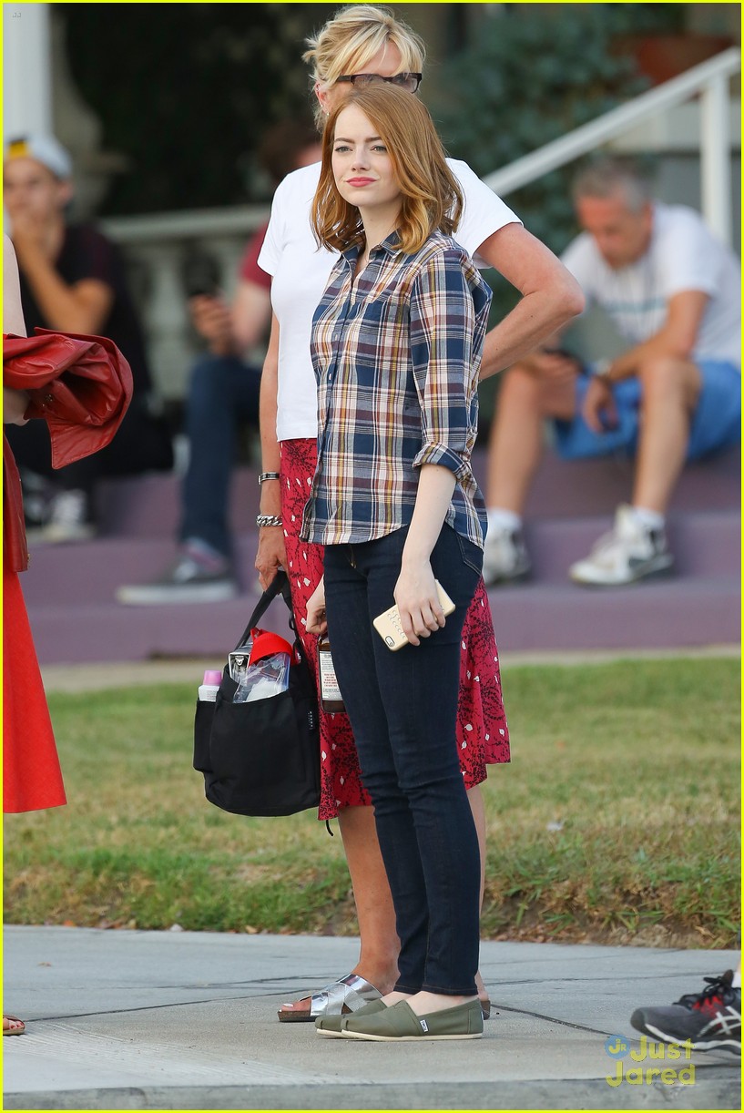 Emma Stone Races To the Set Of 'La La Land': Photo 854080 | Emma Stone, Ryan  Gosling Pictures | Just Jared Jr.