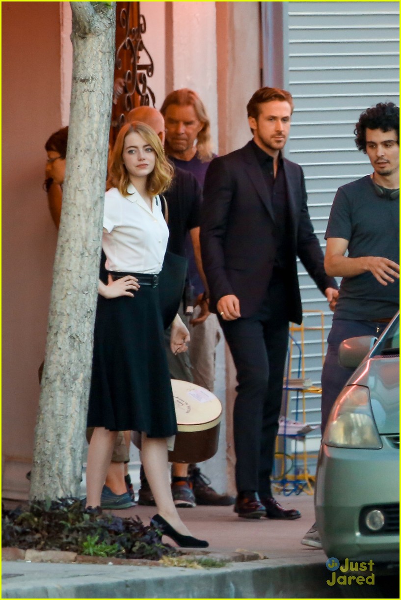 Ryan Gosling Chases After Emma Stone On 'La La Land' Set: Photo 3448193, Emma  Stone, Ryan Gosling Photos