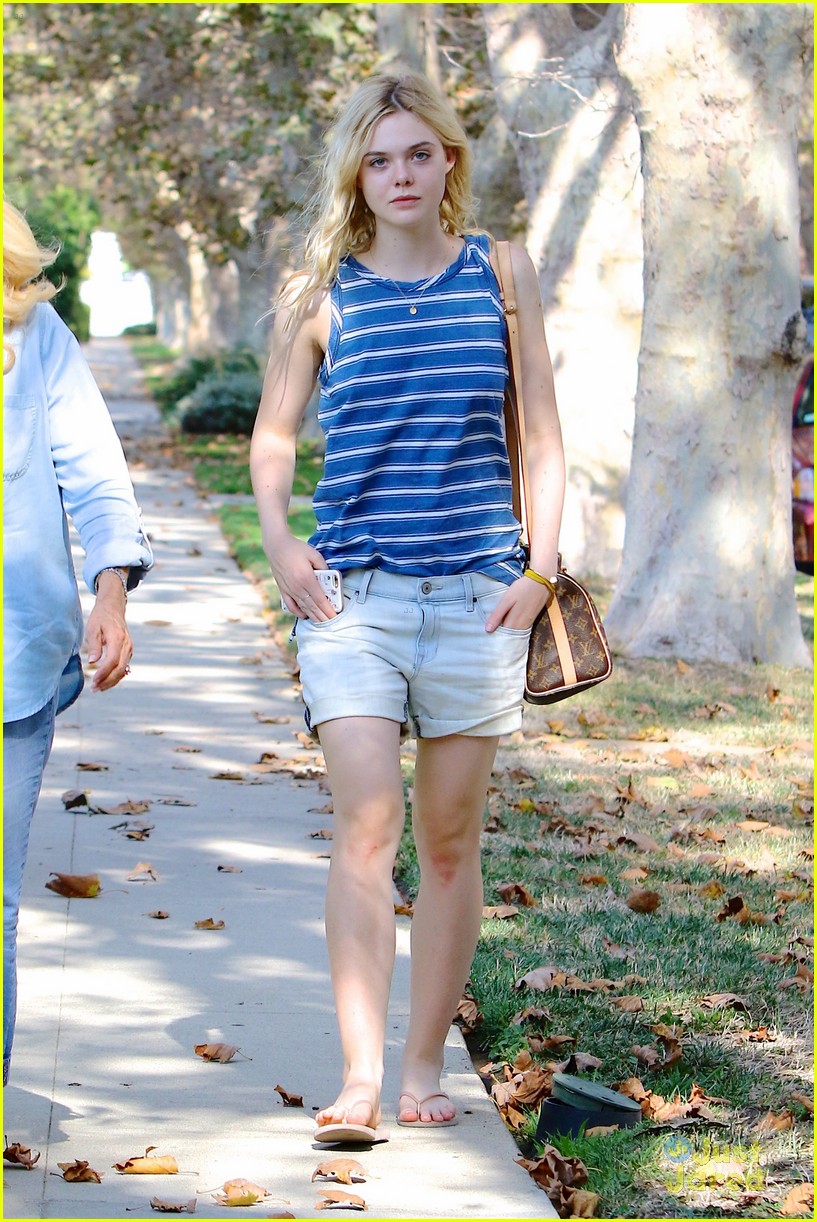 Dakota Fanning Gets Her Hair Done And Elle Lunches With Grandma In Los Angeles Photo 854385 6724