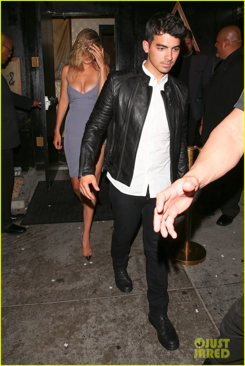 Full Sized Photo of joe jonas gigi hadid kylie jenner birthday 21 | Joe ...