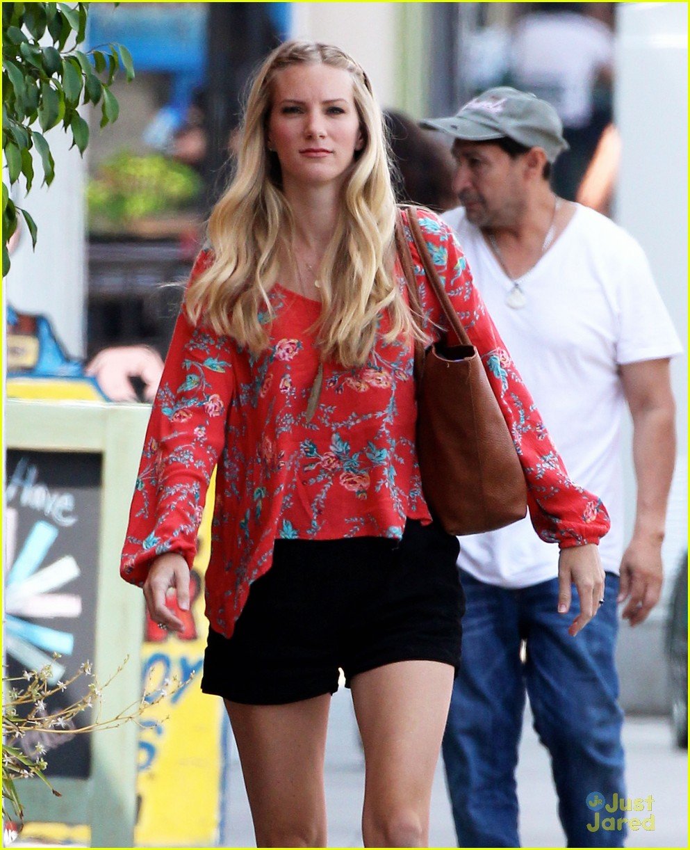 Pregnant Heather Morris Spotted After Announcing Big News! | Photo ...