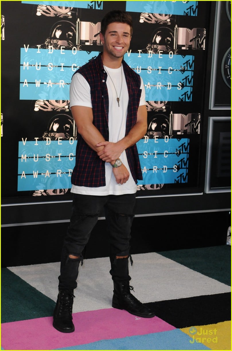 Jake Miller & Charlie Puth Bring the Hotness Factor to MTV VMAs 2015 ...