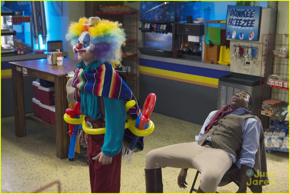 Kirby Buckets Sends In The Clowns On Tonight's Ep - Get A Sneak Peek!:  Photo 850014 | Kirby Buckets, Olivia Stuck, Television, Tiffany Espensen  Pictures | Just Jared Jr.