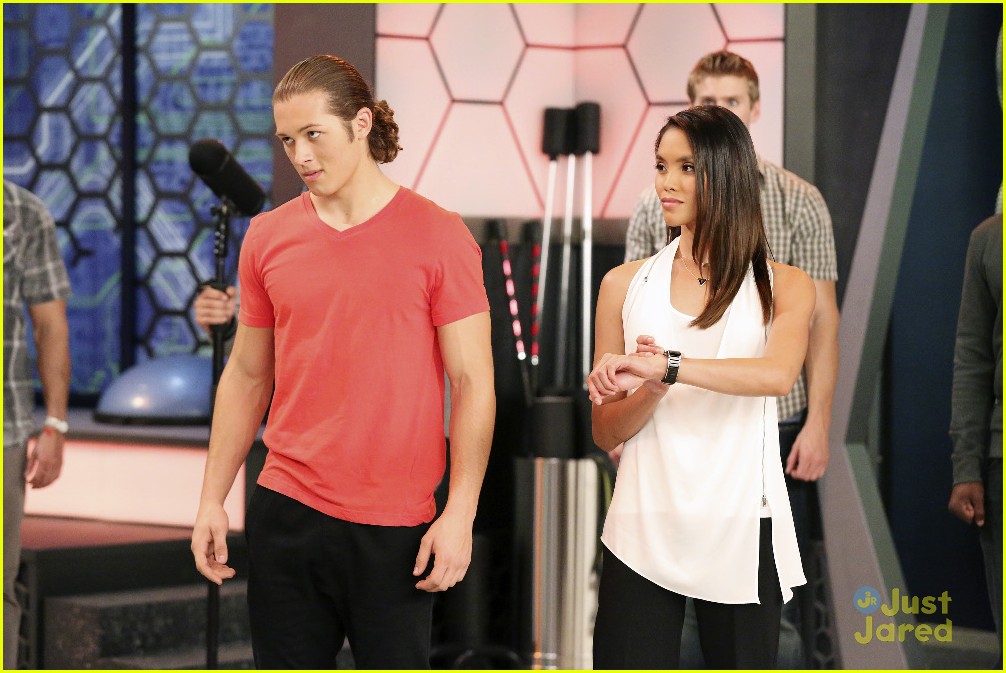 Full Sized Photo of leo howard lab rats special tonight excl pics 10