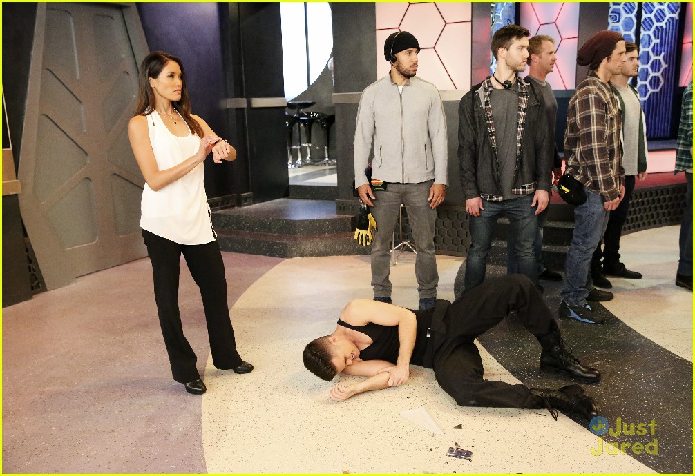 Leo Howard Guest Stars on Tonight's 'Lab Rats Bionic Island' See
