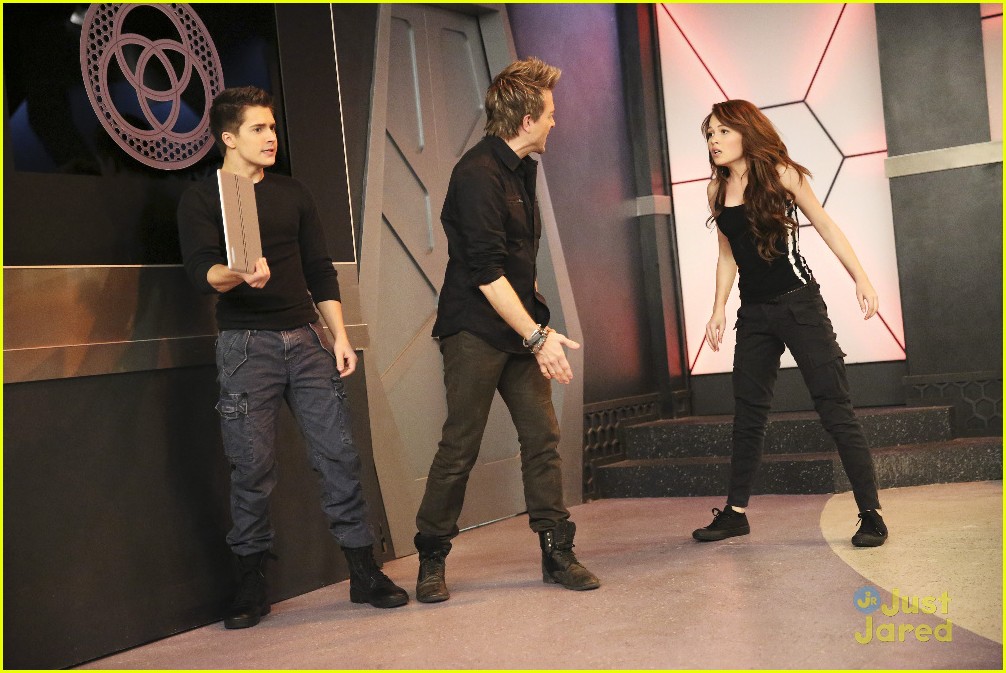 Leo Howard Guest Stars On Tonights Lab Rats Bionic Island See Exclusive Pics Photo 0361