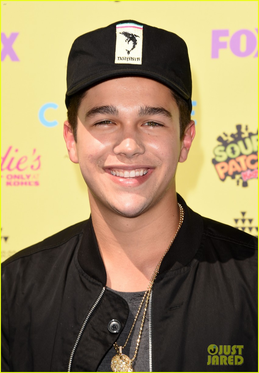 Austin Mahone Lives Up to His 'Hottie' Status at Teen Choice Awards