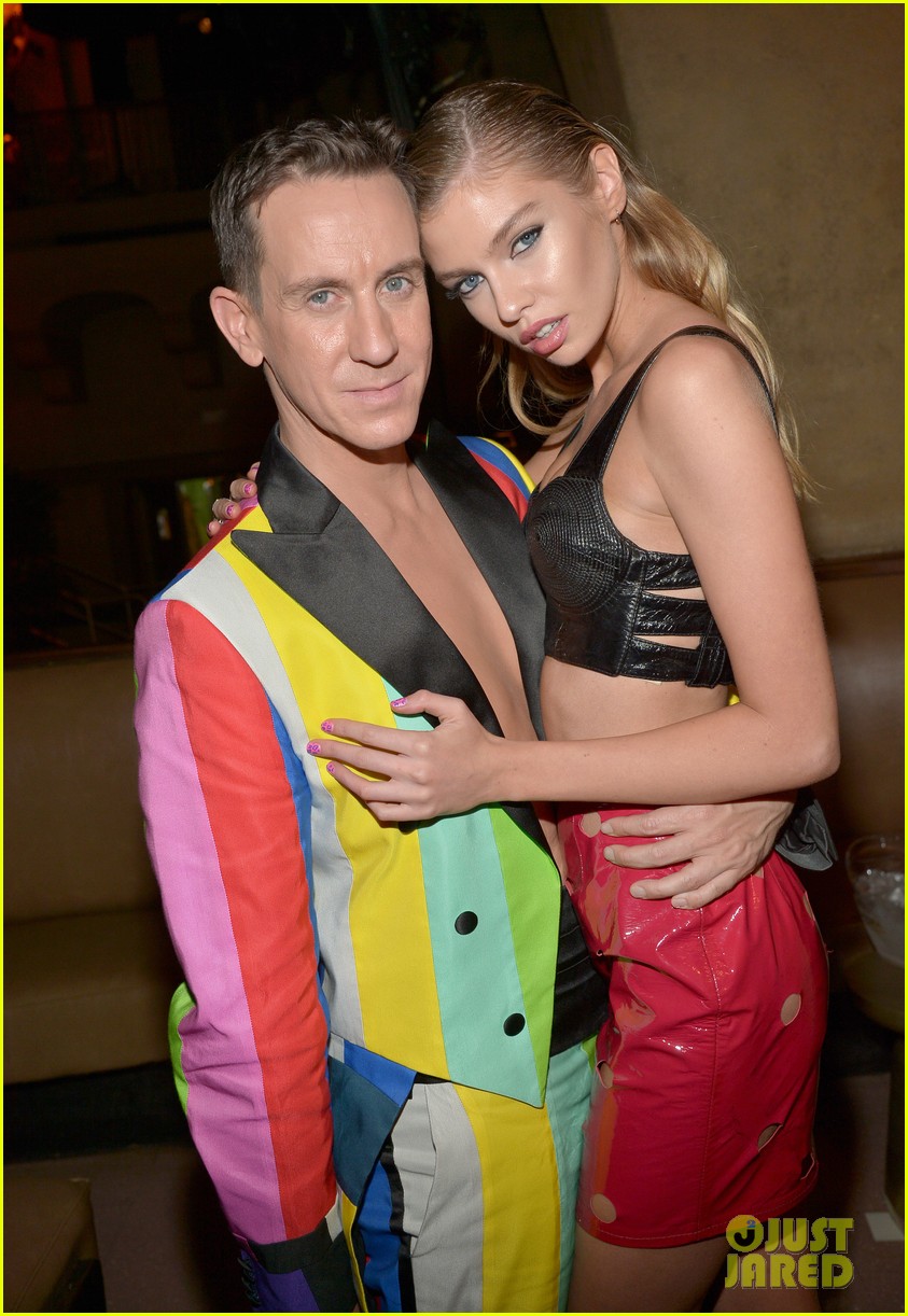 miley cyrus rumored girlfriend stella maxwell shows her support at mtv vmas 2015 02