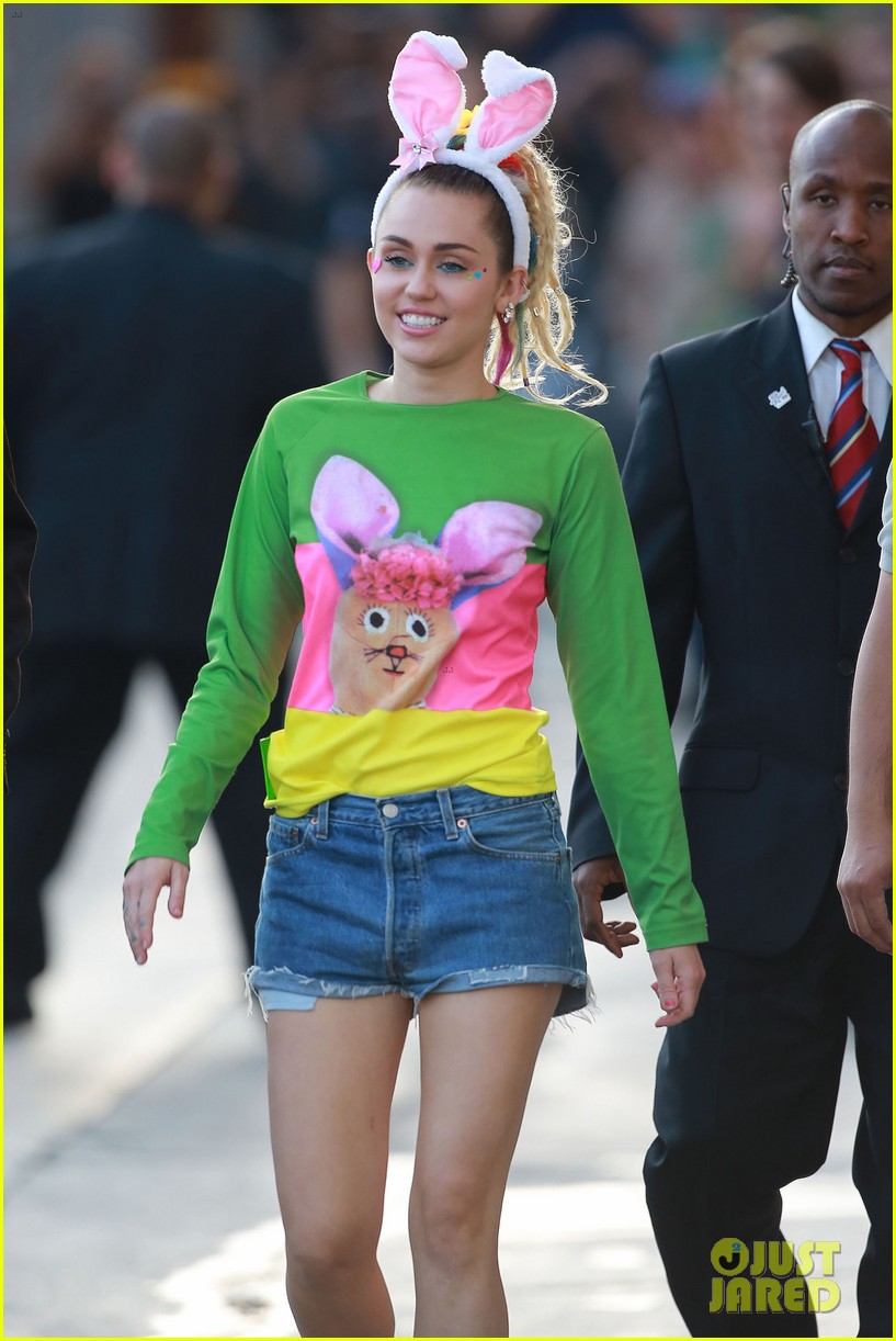 Full Sized Photo Of Miley Cyrus Naked Jimmy Kimmel Live 06 Miley Cyrus Dresses In A Disguise 1763