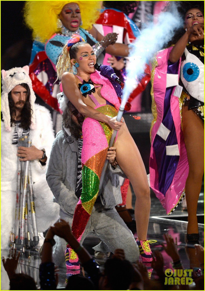 Miley Cyrus Mtv Vmas 2015 Performance Video Photo 858394 Photo Gallery Just Jared Jr