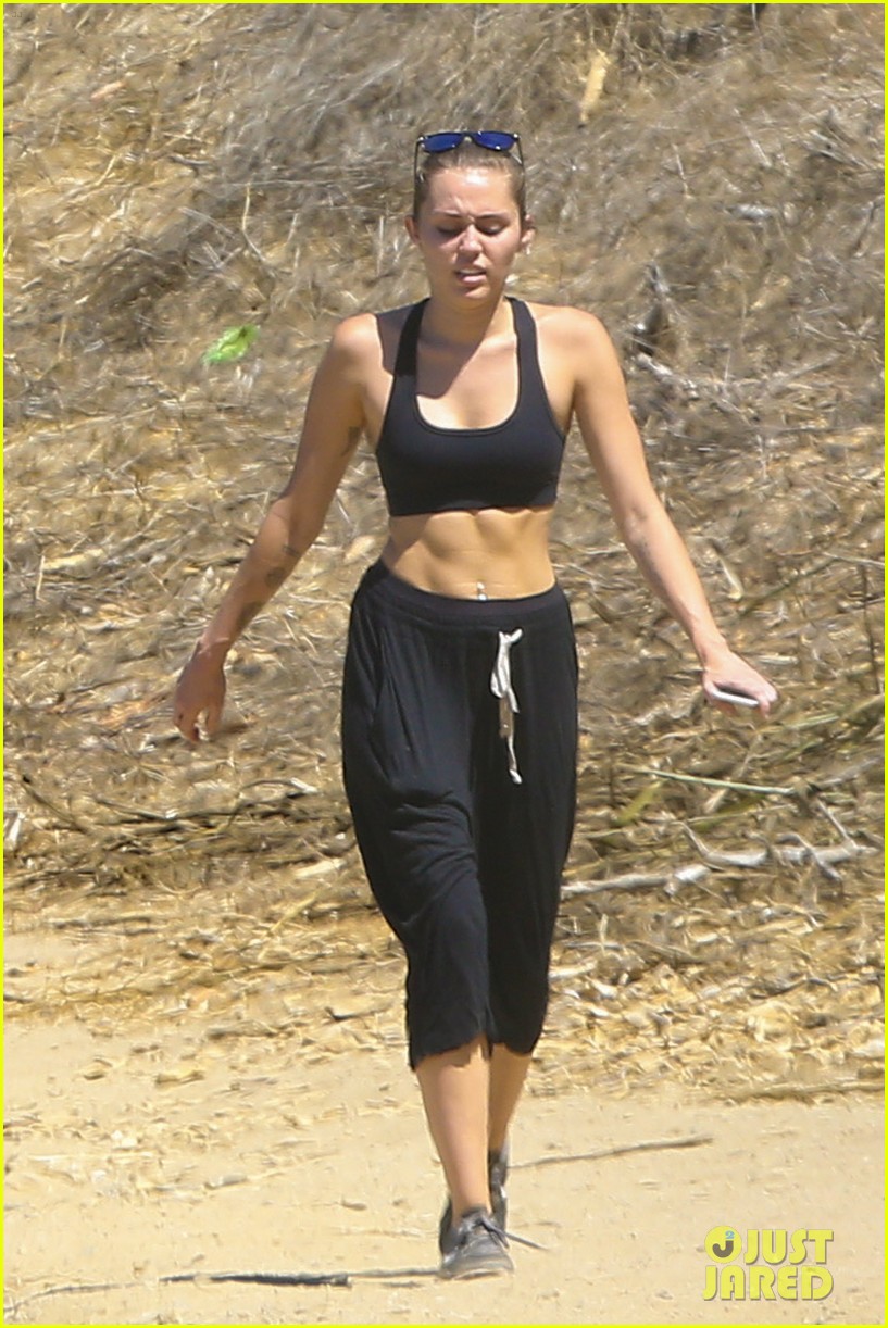 Full Sized Photo Of Miley Cyrus Toned Abs On Hike 03 Miley Cyrus Shows Off Her Toned Abs In A 6905