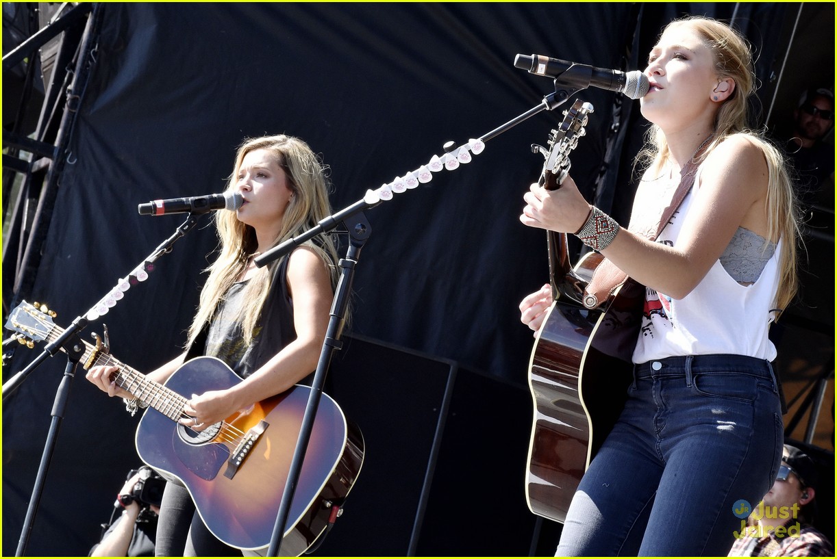 Maddie & Tae Win First Place At Boots & Hearts Festival Fishing ...