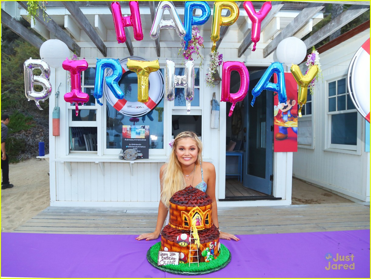 olivia holt ray kearin nintendo 18th bday bash 09