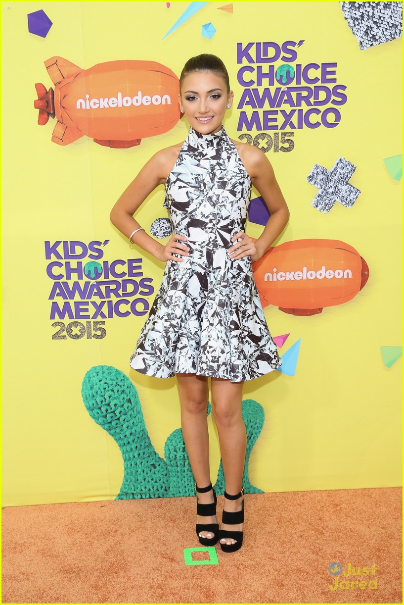 Sofia Reyes & Kendall Schmidt Perform New Version Of 'Conmigo' At KCA ...