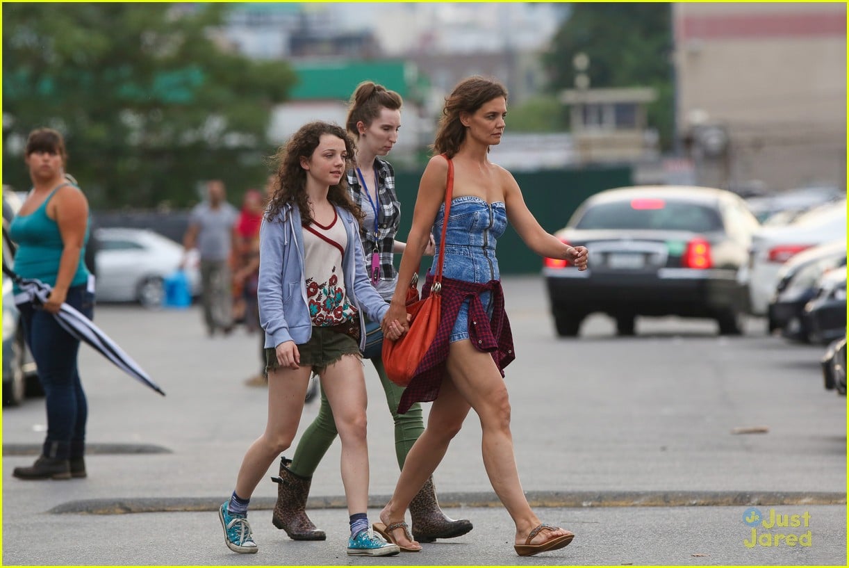 Stefania Owen Films 'All We Had' With Katie Holmes | Photo 850074 ...