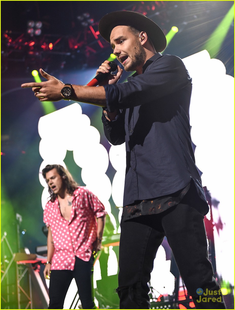 One Direction Play Apple Music Festival After Dropping New Song ...