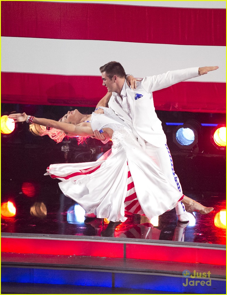 Alek Skarlatos & Lindsay Arnold Went All-American For Week #2 on DWTS ...